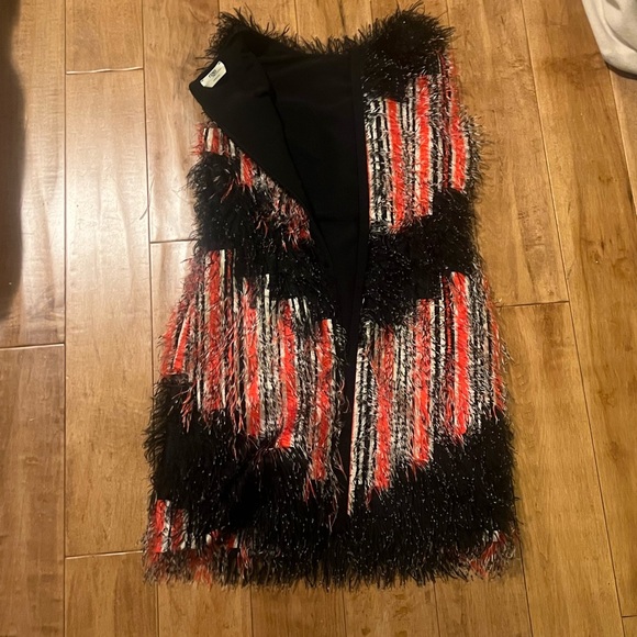 FENDI WOMEN’S ROMA FEATHER FRINGE COCKTAIL MINI DRESS, SIZE US 2, BLACK/RED - Picture 7 of 10